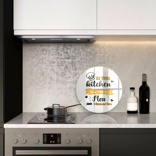 Steklena podloga za rezanje V tej kuhinji smo delali nered in spomine