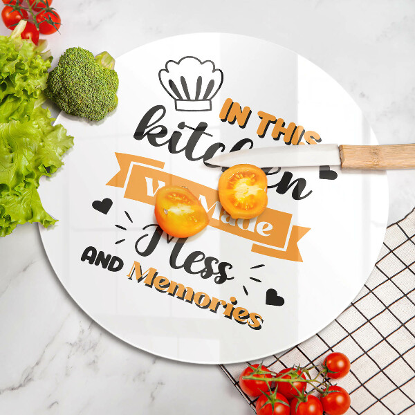 Steklena podloga za rezanje V tej kuhinji smo delali nered in spomine