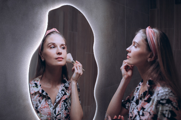 Asimetrično ogledalo z led osvetlitvijo učinkovito 50x100 cm