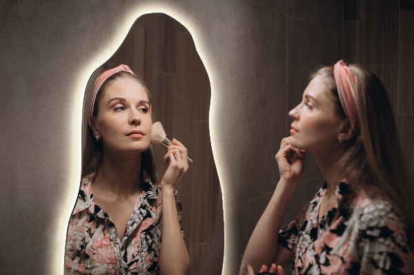 Led ogledalo nepravilna oblika dekorativni 45x90 cm