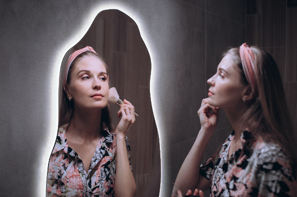 Led ogledalo nepravilna oblika dekorativni 45x90 cm