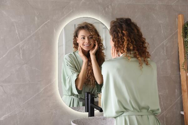 Ovalno ogledalo z led osvetlitvijo 46x80 cm